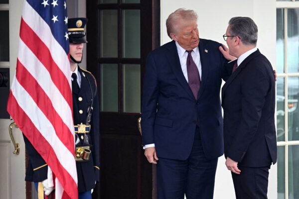 Photo: President Donald Trump greets British Prime Minister Keir Starmer at the entrance of the West Wing